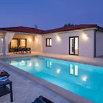 Villa L&z *