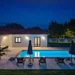 Villa L&z Glavani