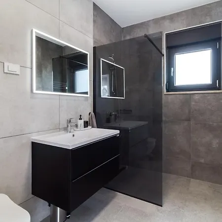 L&z Villa Glavani